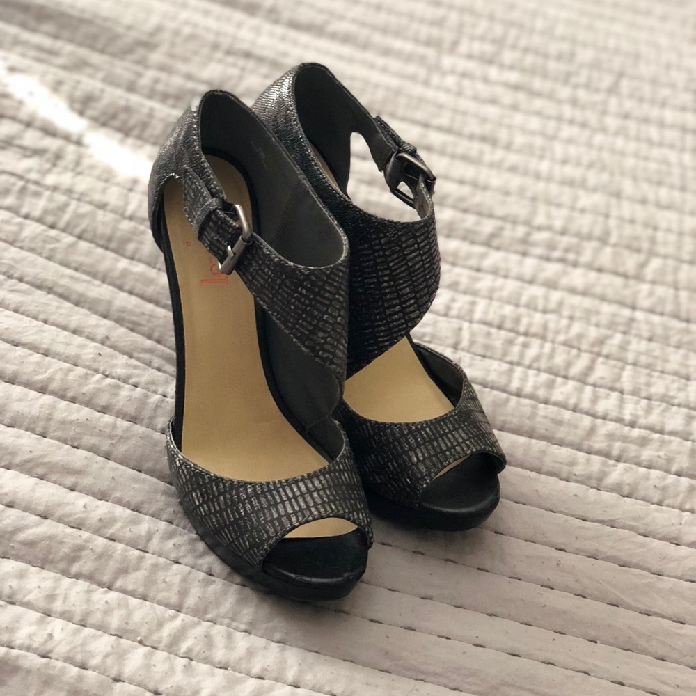 Levity heels